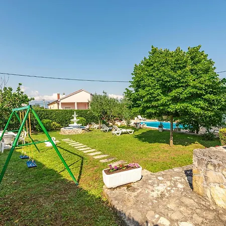 Four-bedroom With An Outdoor Swimming Pool 09 度假居 Lovinac (Zadar)