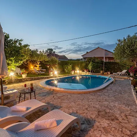 Four-bedroom With An Outdoor Swimming Pool 09 Vikendica Lovinac (Zadar)