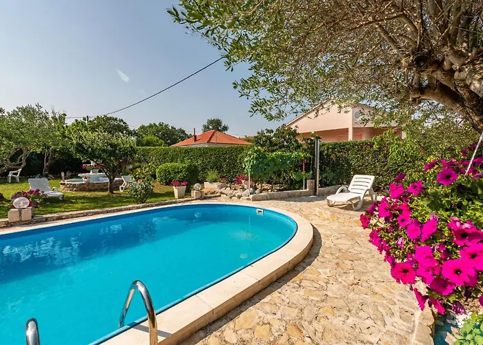 Ferienhaus Four-bedroom With An Outdoor Swimming Pool 09