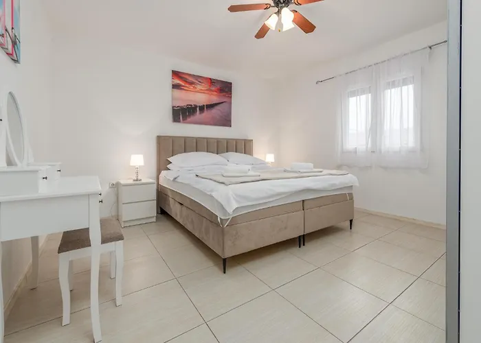 Four-bedroom With An Outdoor Swimming Pool 09 Lovinac (Zadar)