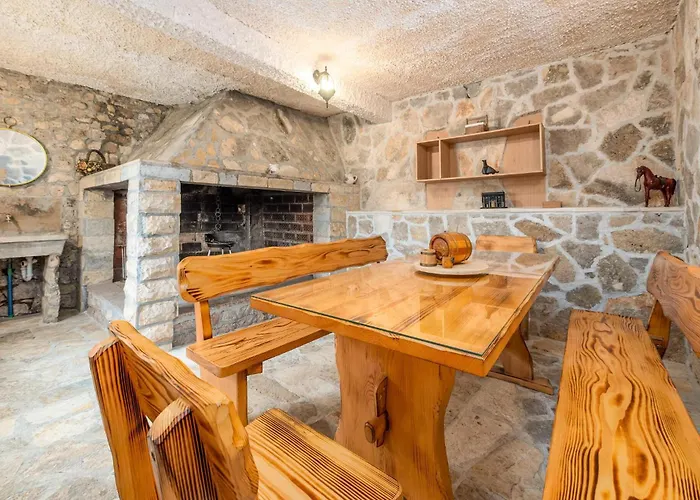 بيت للعطل Four-bedroom With An Outdoor Swimming Pool 09 *