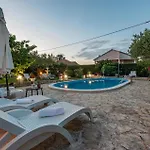 Four-bedroom With An Outdoor Swimming Pool 09