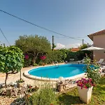 別荘 Four-bedroom With An Outdoor Swimming Pool 09 *