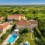Four-bedroom With An Outdoor Swimming Pool 09 別荘