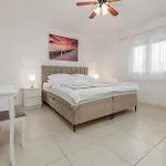Four-bedroom With An Outdoor Swimming Pool 09 Lovinac