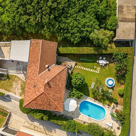 Four-bedroom With An Outdoor Swimming Pool 09 別荘