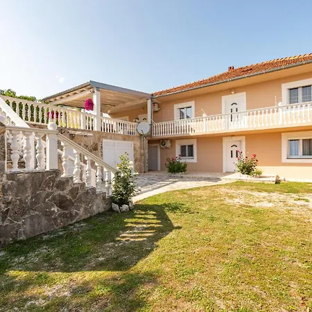 Prázdninový dům Four-bedroom With An Outdoor Swimming Pool 09 Lovinac (Zadar)