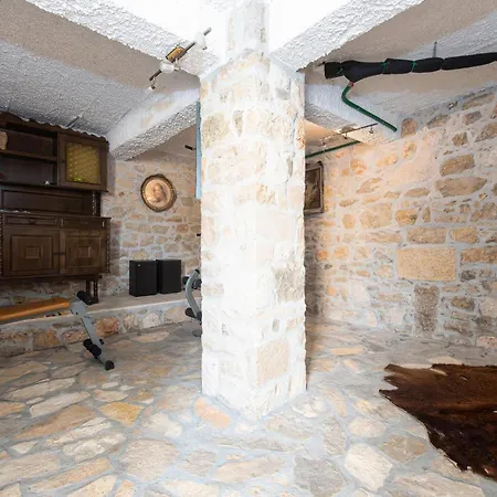 Prázdninový dům Four-bedroom With An Outdoor Swimming Pool 09 Lovinac (Zadar)