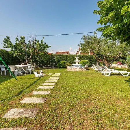 Four-bedroom With An Outdoor Swimming Pool 09 Lovinac