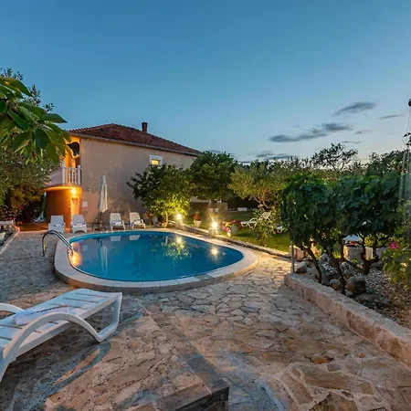 Prázdninový dům Four-bedroom With An Outdoor Swimming Pool 09 Lovinac (Zadar)