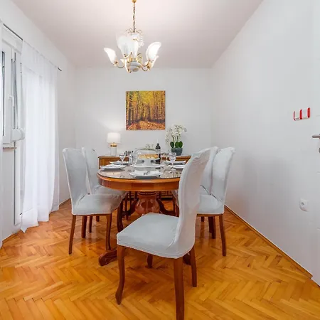 Prázdninový dům Four-bedroom With An Outdoor Swimming Pool 09 Lovinac (Zadar)