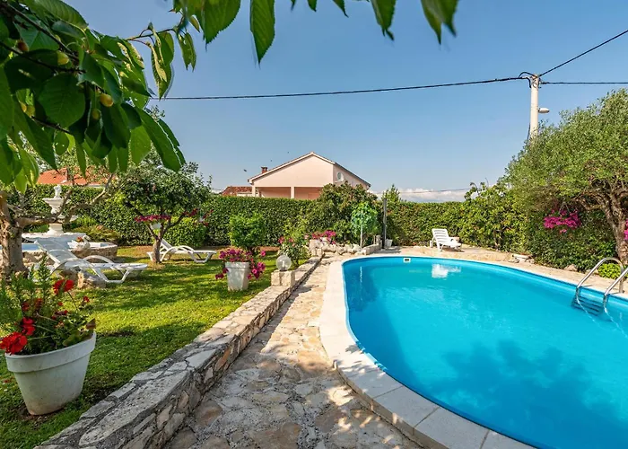 Ferienhaus Four-bedroom With An Outdoor Swimming Pool 09