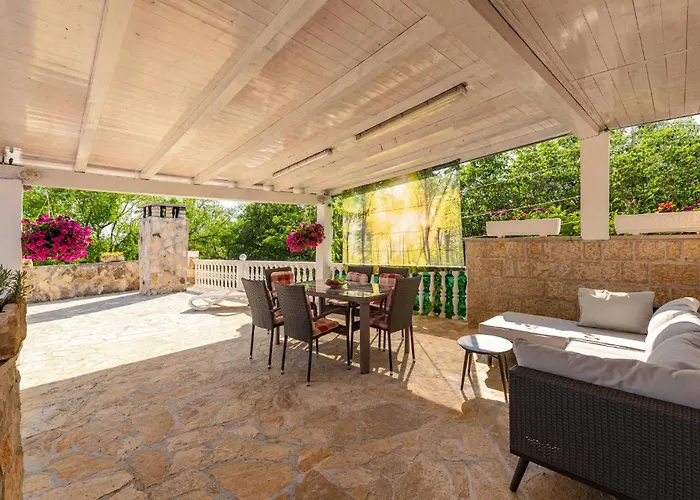 Four-bedroom With An Outdoor Swimming Pool 09 Ferienhaus