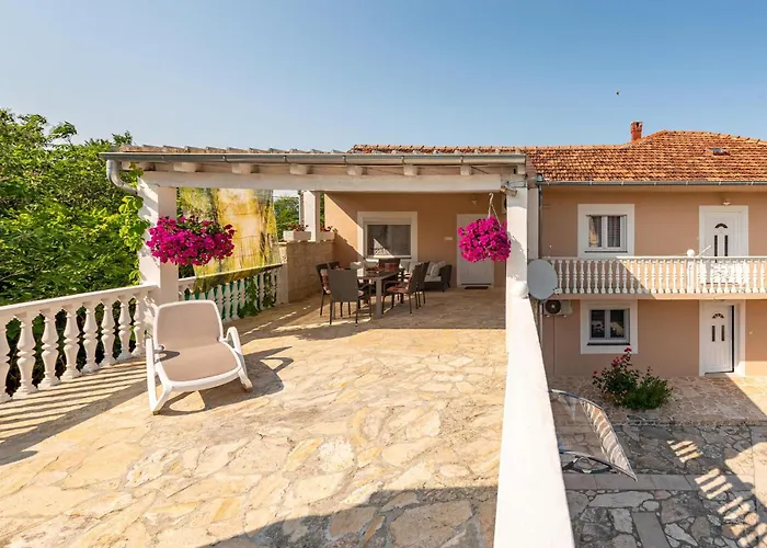 Four-bedroom With An Outdoor Swimming Pool 09 Ferienhaus